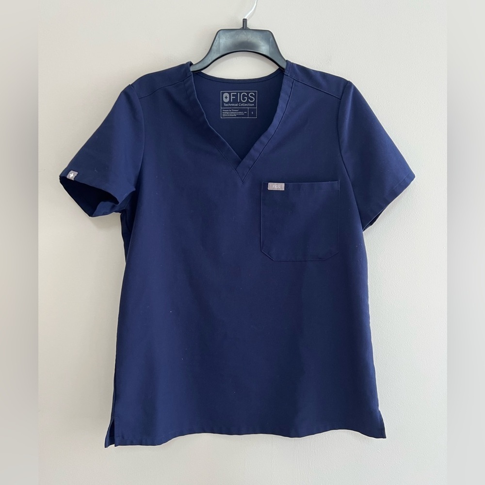 FIGS Women's Catarina One-Pocket Scrub Top in Navy Blue, size S